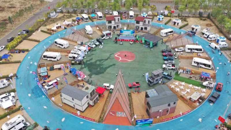 内蒙古举行全民健身房车露营休闲体育活动