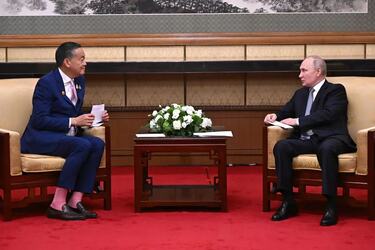 塞塔总理与普京总统面对面