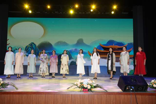 “中华家园”主题诗歌朗诵巡演呼和浩特市专场精彩上演 - 新媒体经济网